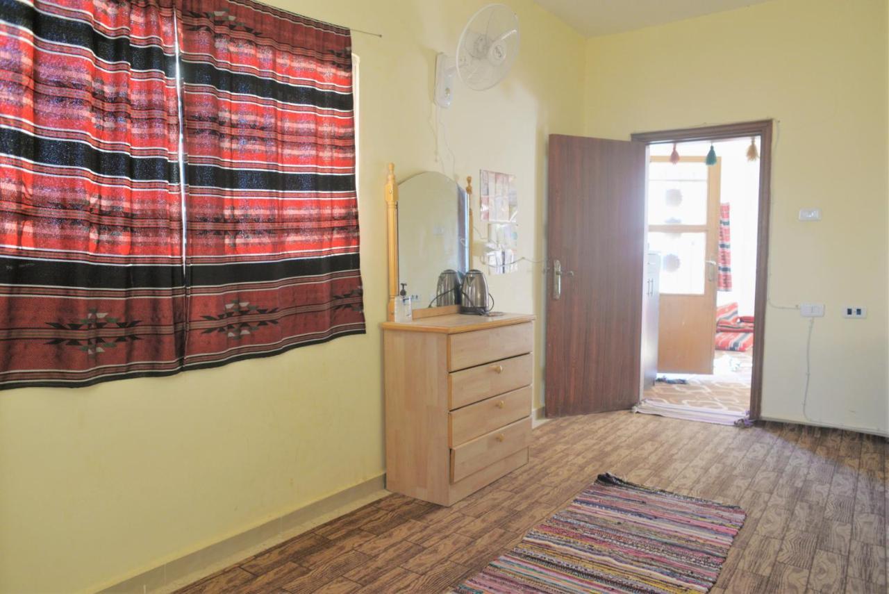 Bed and Breakfast Happy Bedouin House Petra Al Hayy Экстерьер фото