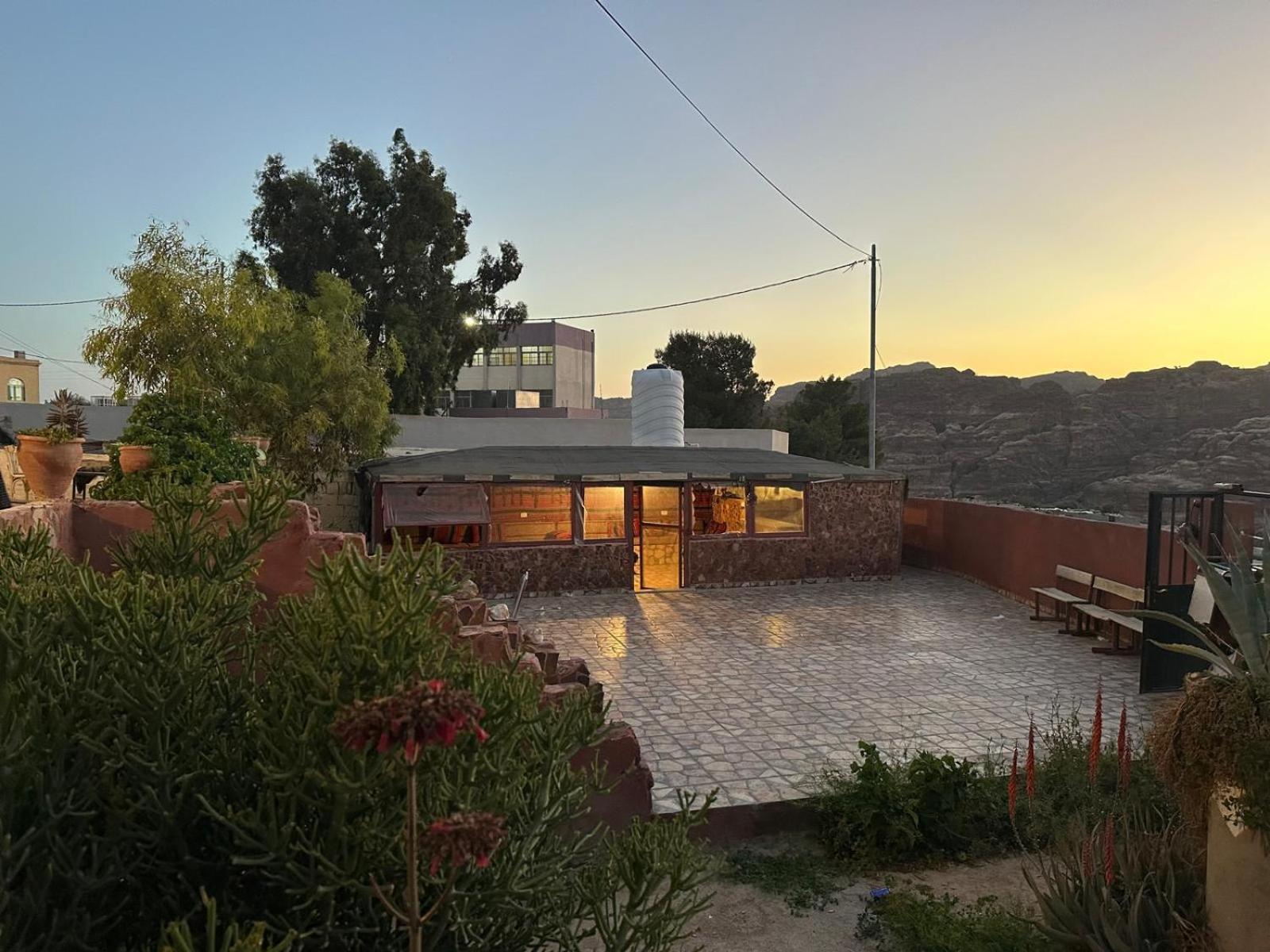 Bed and Breakfast Happy Bedouin House Petra Al Hayy Экстерьер фото